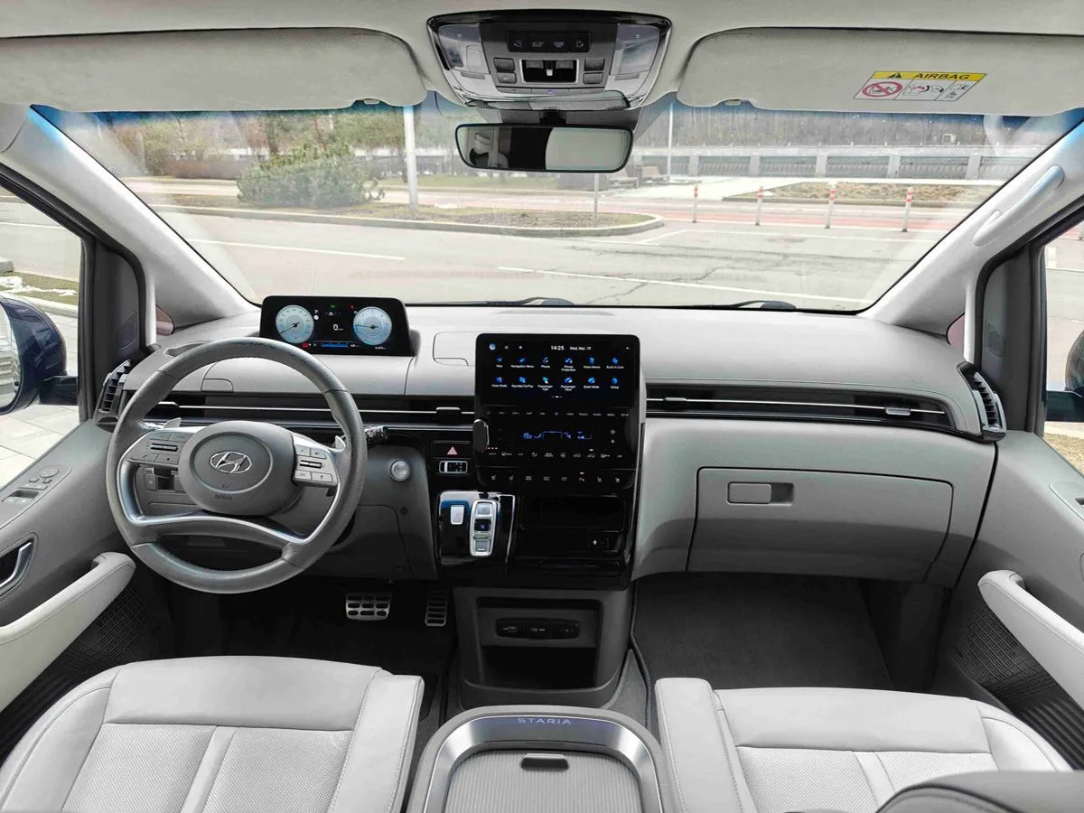 Hyundai Staria