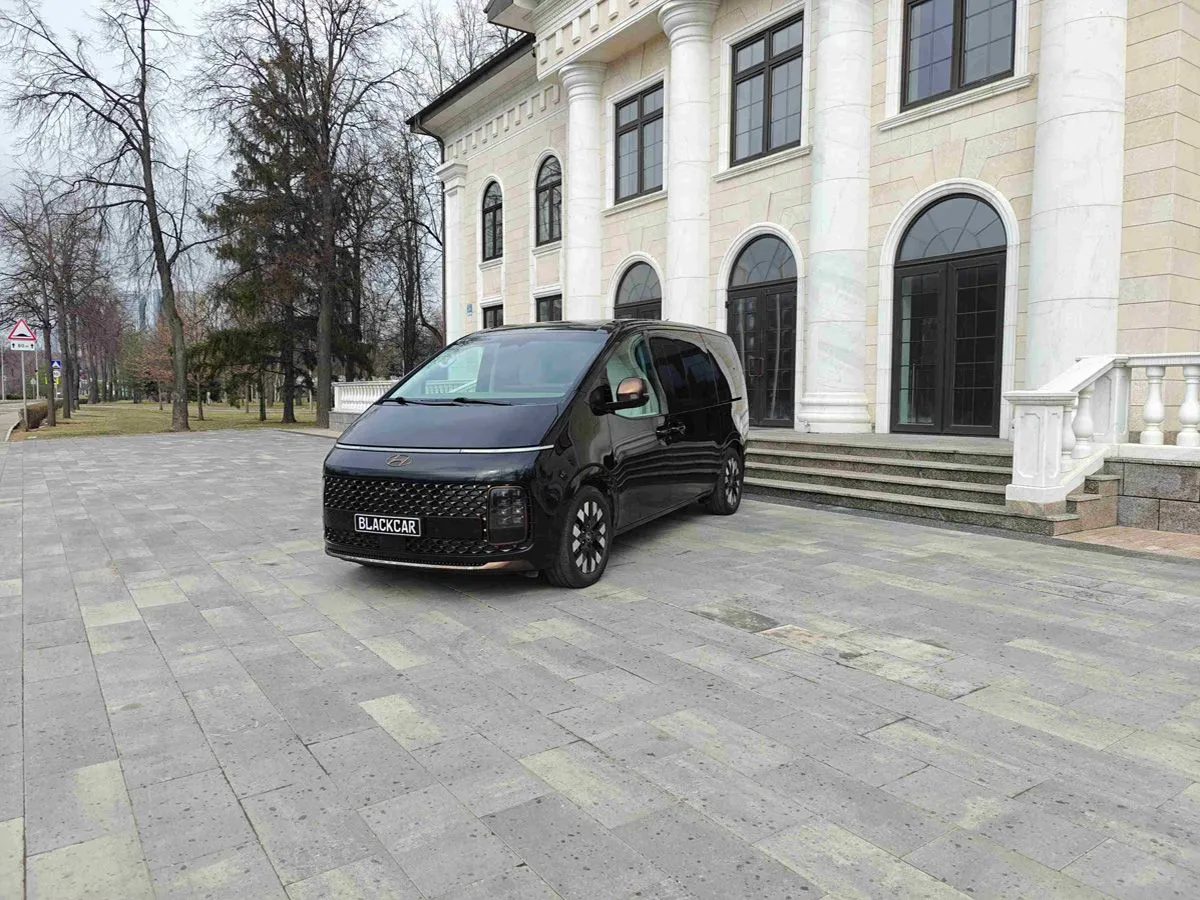 Hyundai Staria