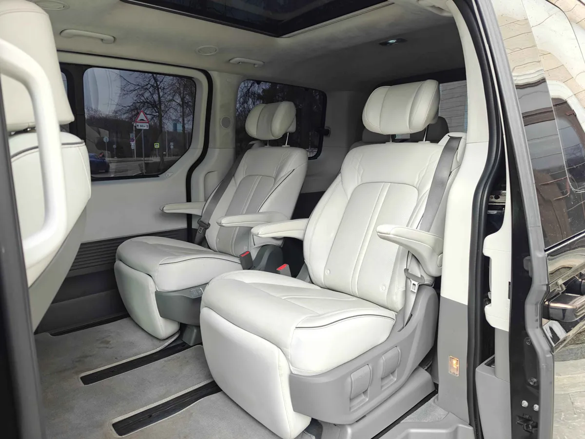 Hyundai Staria