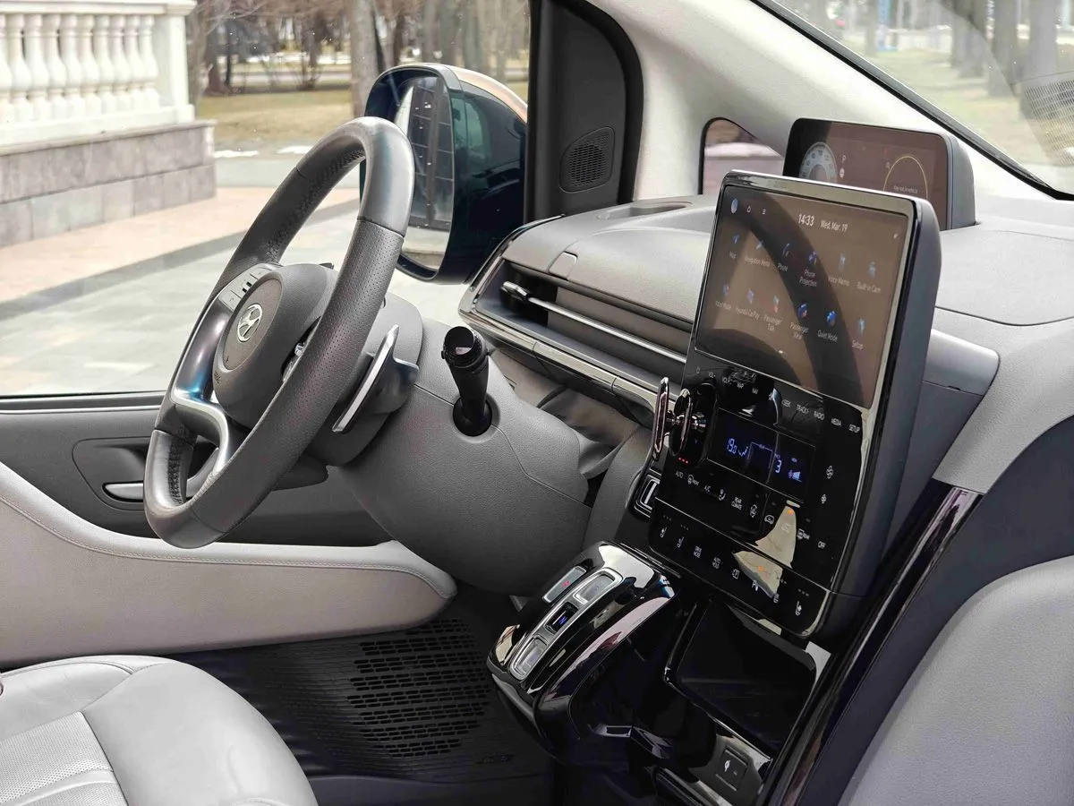 Hyundai Staria