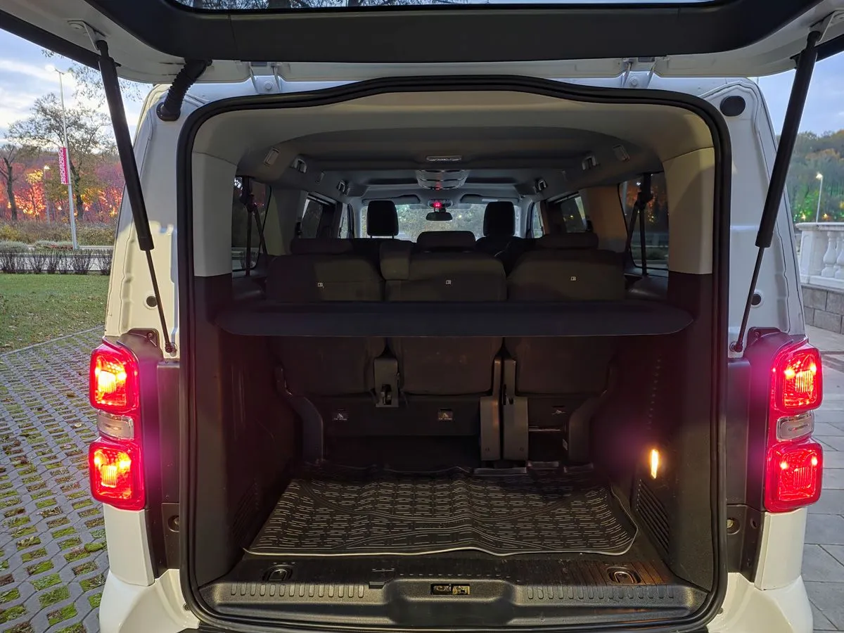 Peugeot Traveller
