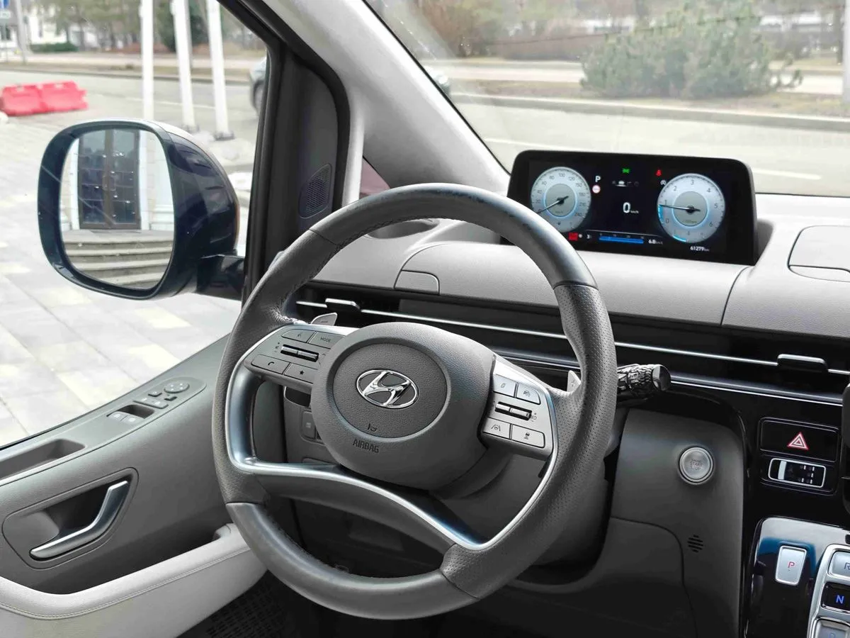 Hyundai Staria