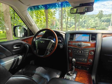 взять в аренду Infiniti QX80