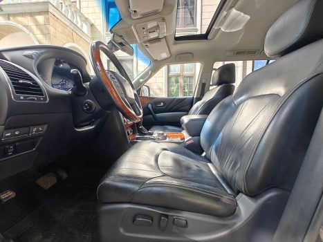 взять в аренду Infiniti QX80