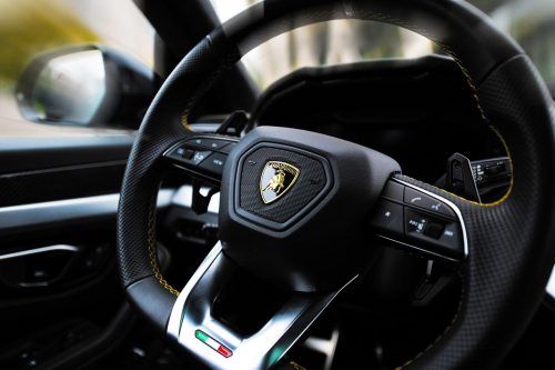 взять в аренду Lamborghini Urus