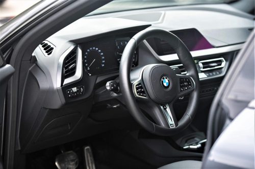 взять в аренду BMW 218 M Sport