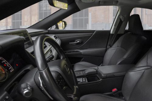 взять в аренду Lexus ES 250