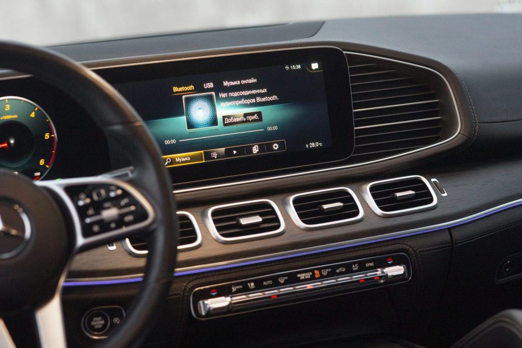 Стоит ли слушать музыку за рулем арендованной машины? — BlackCar