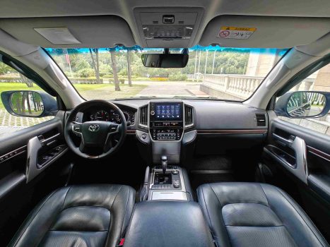взять в аренду Toyota Land Cruiser 200