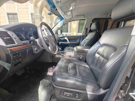 взять в аренду Toyota Land Cruiser 200