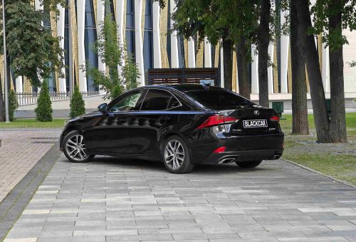 взять в аренду Lexus IS 300