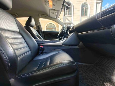 взять в аренду Lexus IS 300