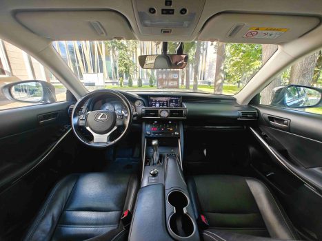 взять в аренду Lexus IS 300