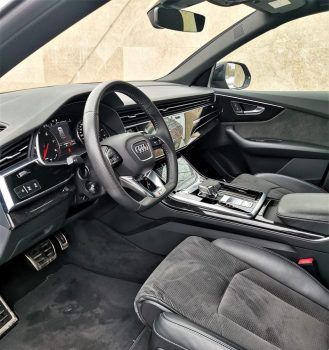 взять в аренду Audi Q8 TFSI 3.0 quattro