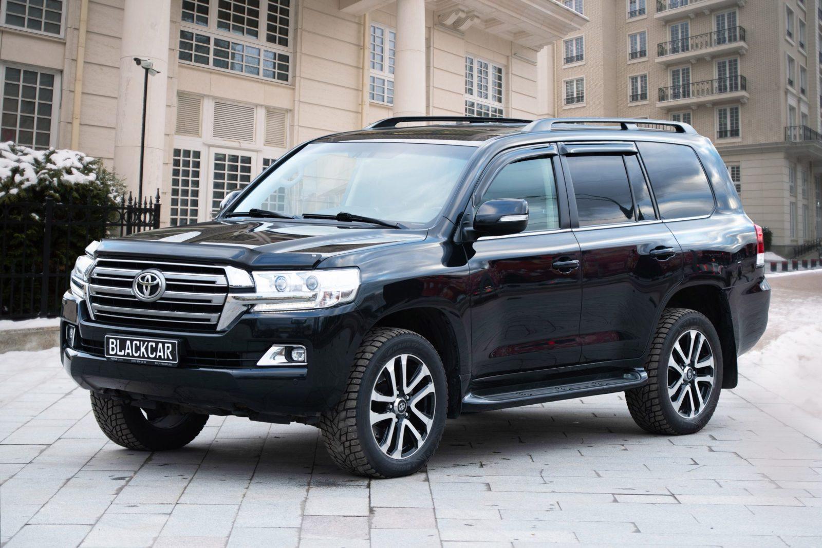 Аренда Toyota Land Cruiser 200 в Москве, взять Тойота Ленд Крузер 200 в  прокат без водителя