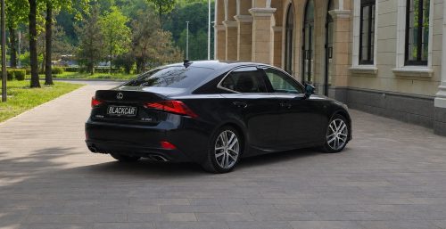взять в аренду Lexus IS 300
