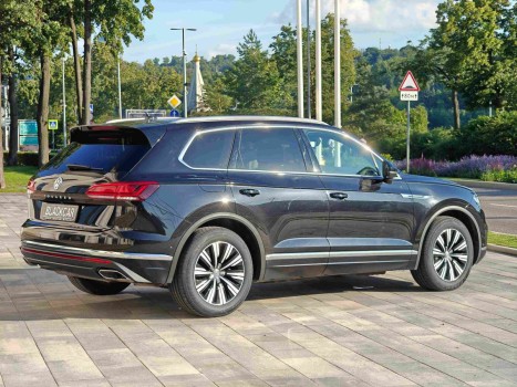 взять в аренду Volkswagen Touareg  3.0 TDI
