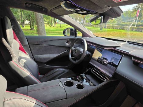 взять в аренду Lotus Eletre S
