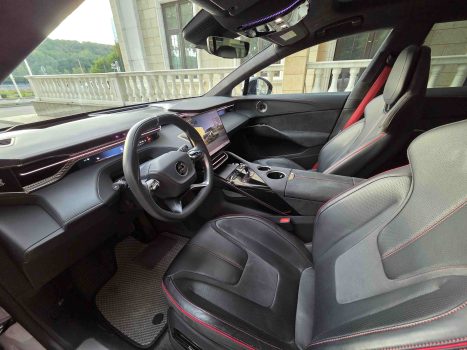 взять в аренду Lotus Eletre S