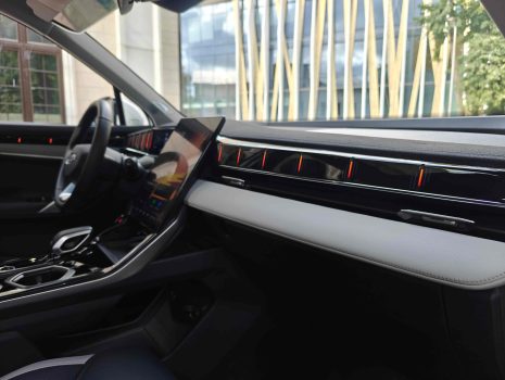 взять в аренду Geely Atlas