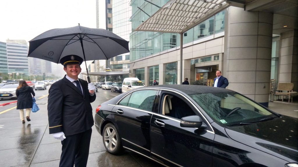 Как взять в аренду авто с водителем дешевле каршеринга? — BlackCar