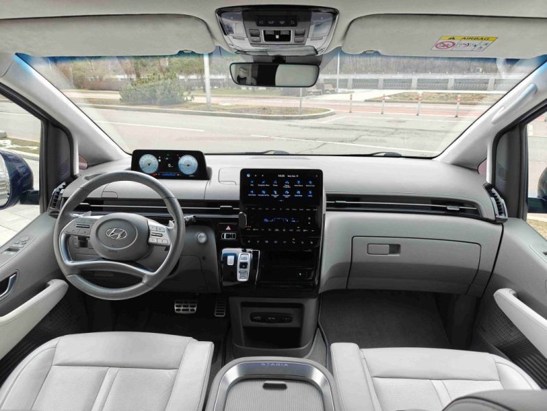 Hyundai Staria
