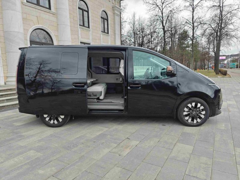 Hyundai Staria
