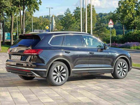 взять в аренду Volkswagen Touareg  3.0 TDI
