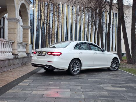 взять в аренду Mercedes E350d 4matic